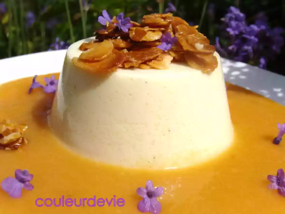 Panna cotta vanille-pêche aux amandes caramélisées