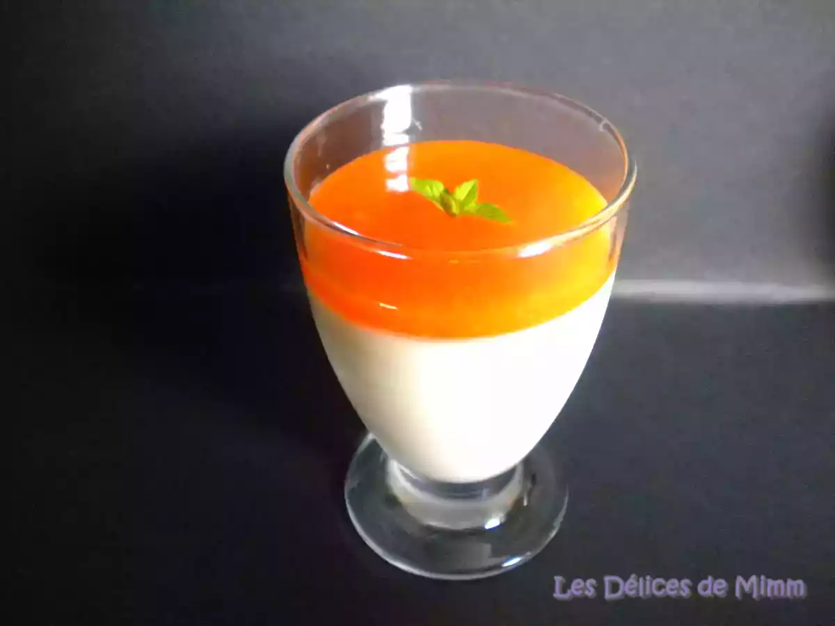 Panna cotta vanillée et son coulis d’abricots