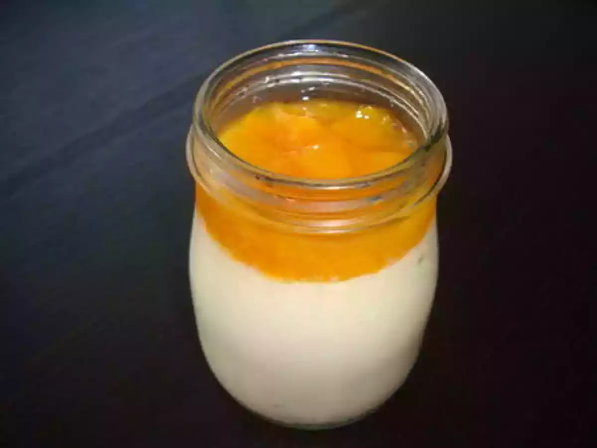 Pannacotta et compote de pêche