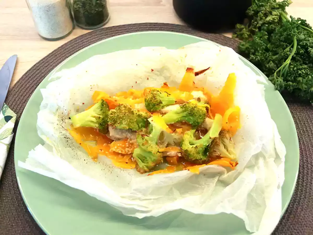 Papillote de poulet, carotte et brocolis