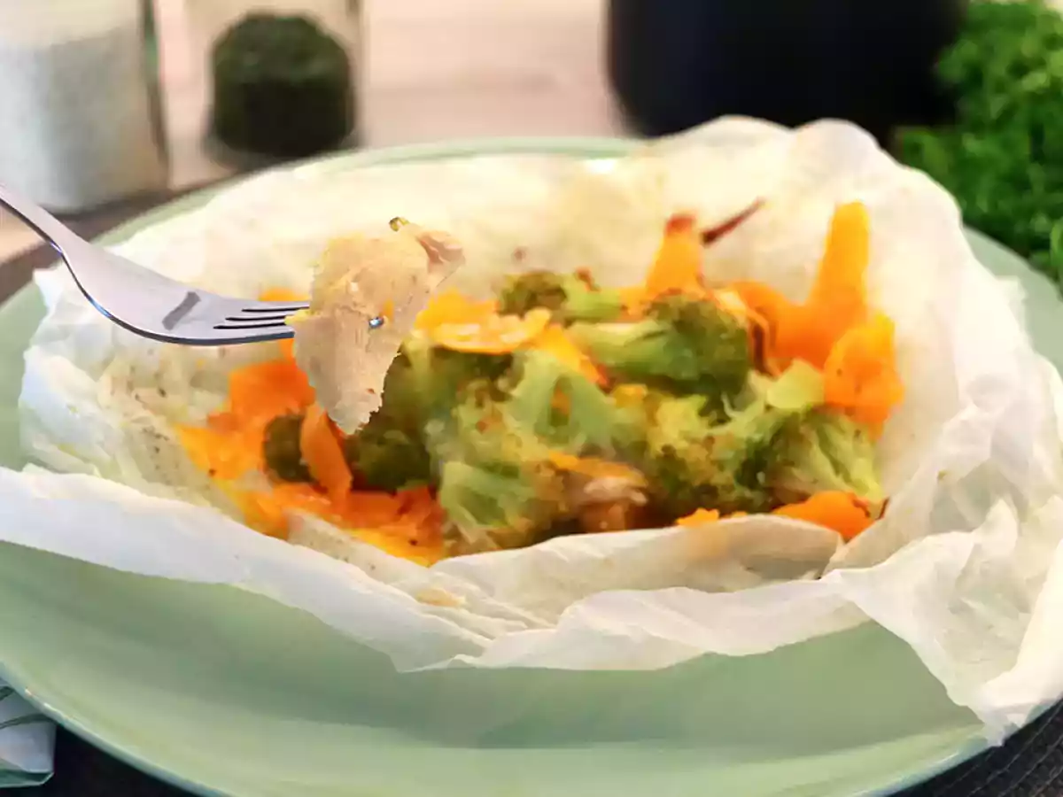 Papillote de poulet, carotte et brocolis - photo 2