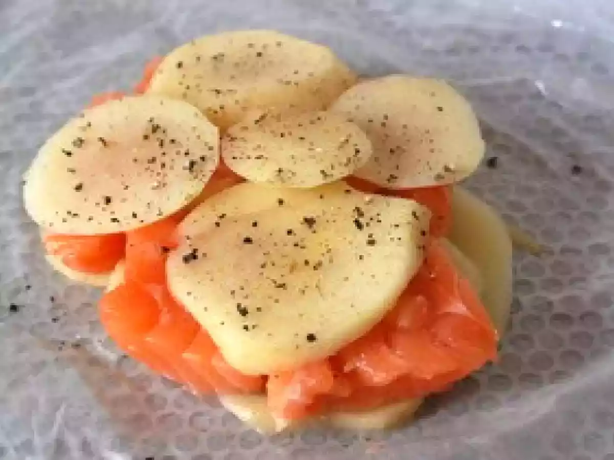 Papillote (papier spécial) de saumon, poires et poivre... - photo 3