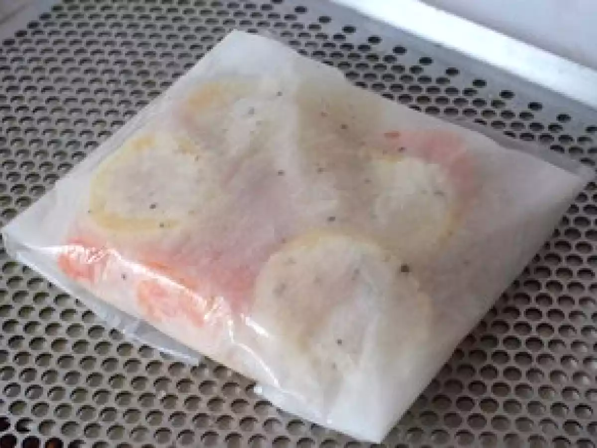 Papillote (papier spécial) de saumon, poires et poivre... - photo 5