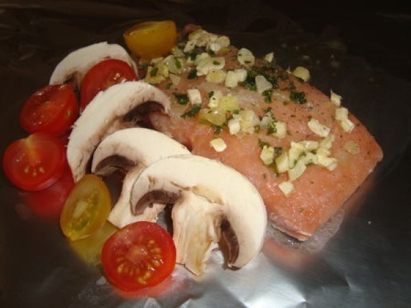 Papillotes De Saumon Aux Tomates Cerise Et Aux Champignons Sauce