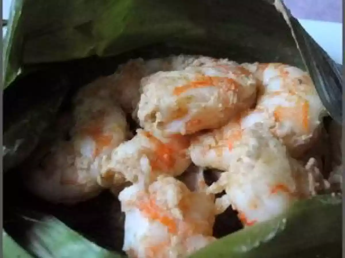 Papilotte de crevette au galanga, citronnelle et lait de coco en feuille de bananier