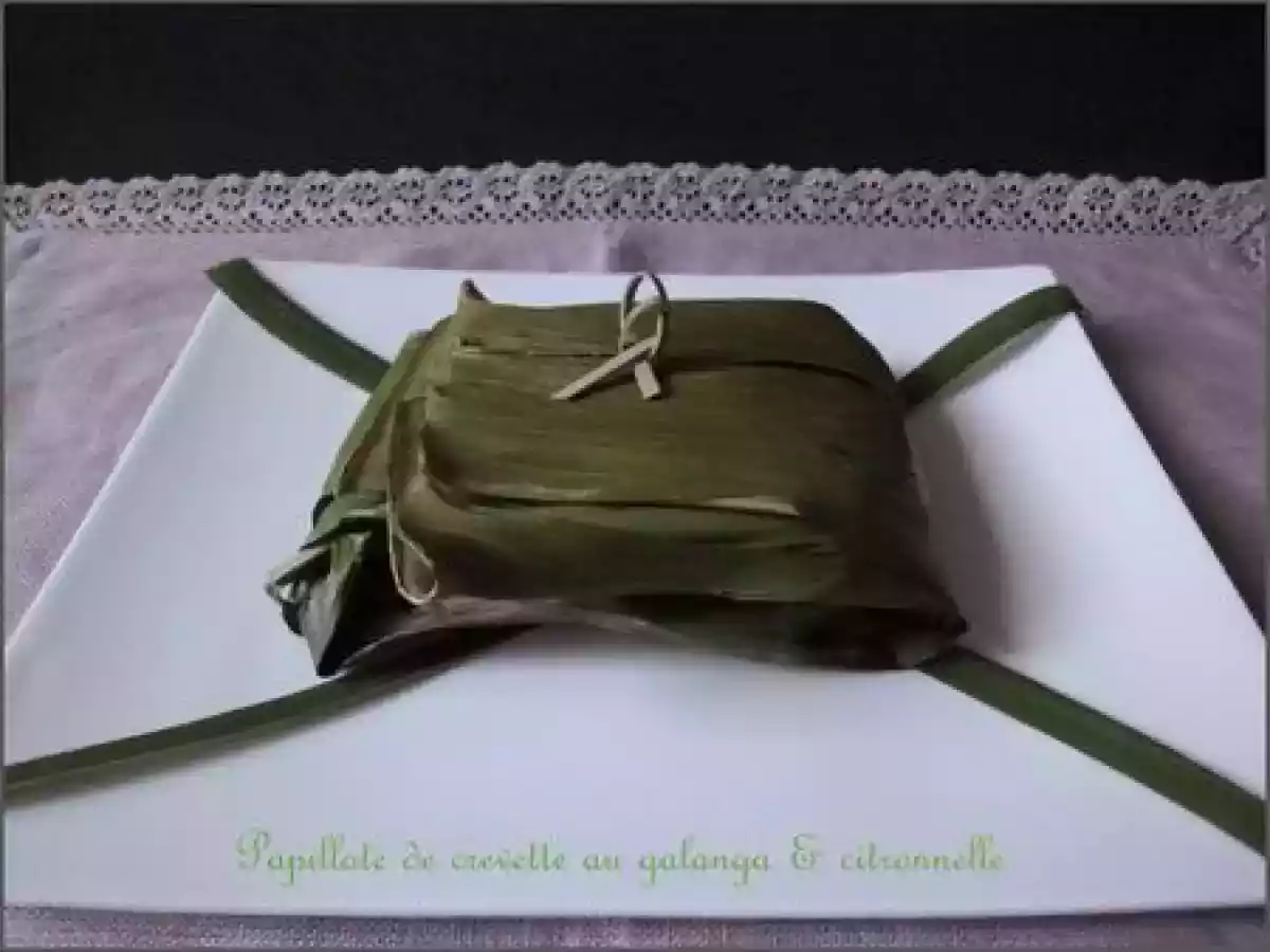 Papilotte de crevette au galanga, citronnelle et lait de coco en feuille de bananier - photo 3