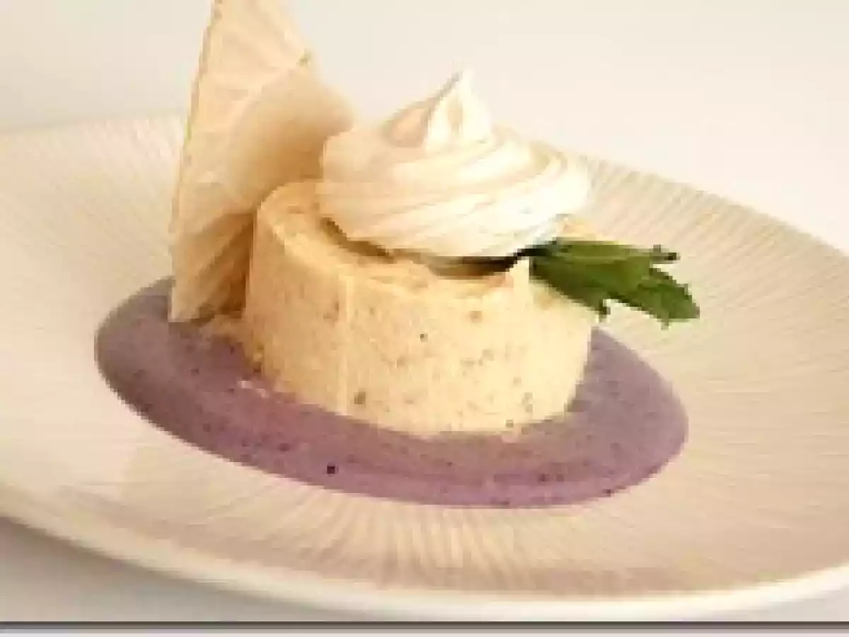 Parfait au Touron et Crème Anglaise à la Myrtille