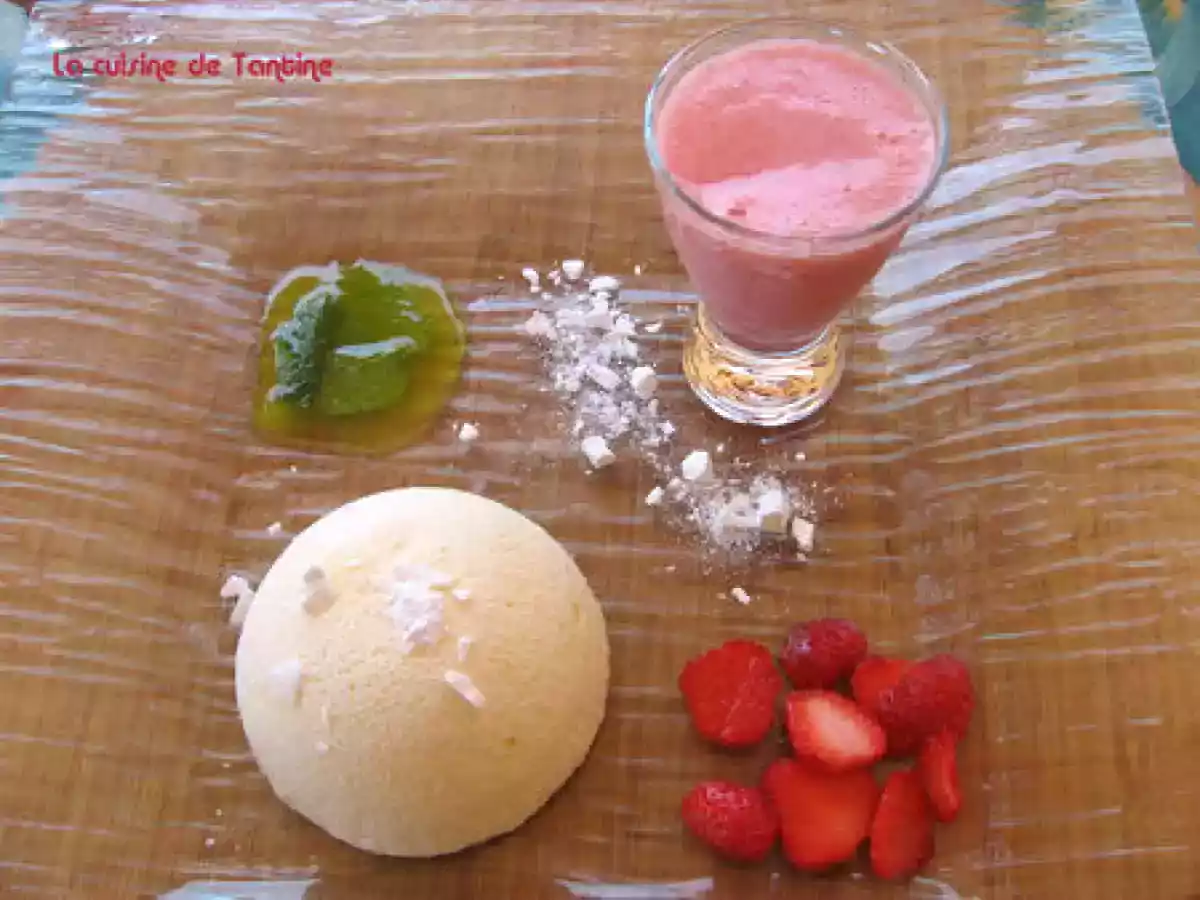 Parfait glacé aux pastilles vichy et ses fraises