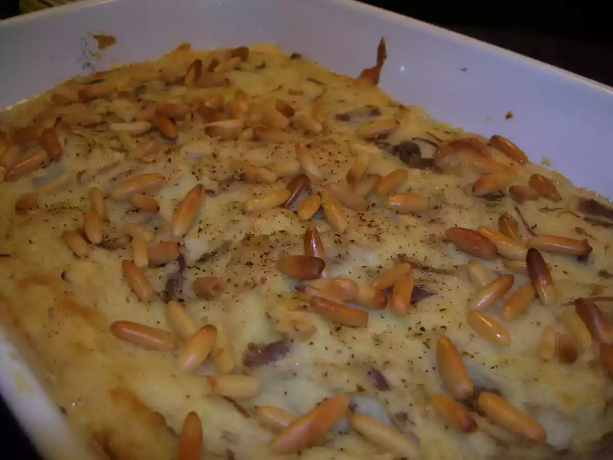 Parmentier de canard aux pignons de pin