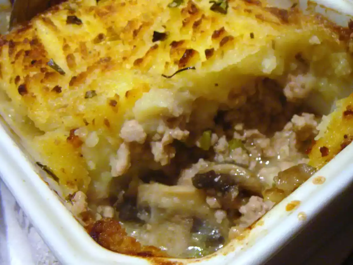 Parmentier de champignons et oignons nouveaux