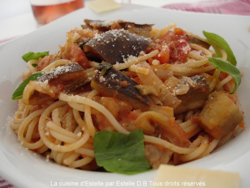 Pasta à la sauce tomate et aux aubergines Recette Ptitchef