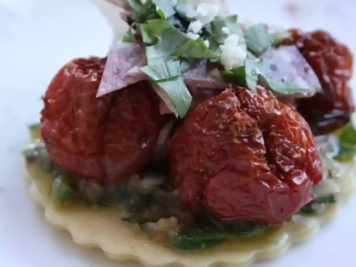 Pasta - pesto de châtaignes & roquette - tomates demi-séchées & salami à la truffe