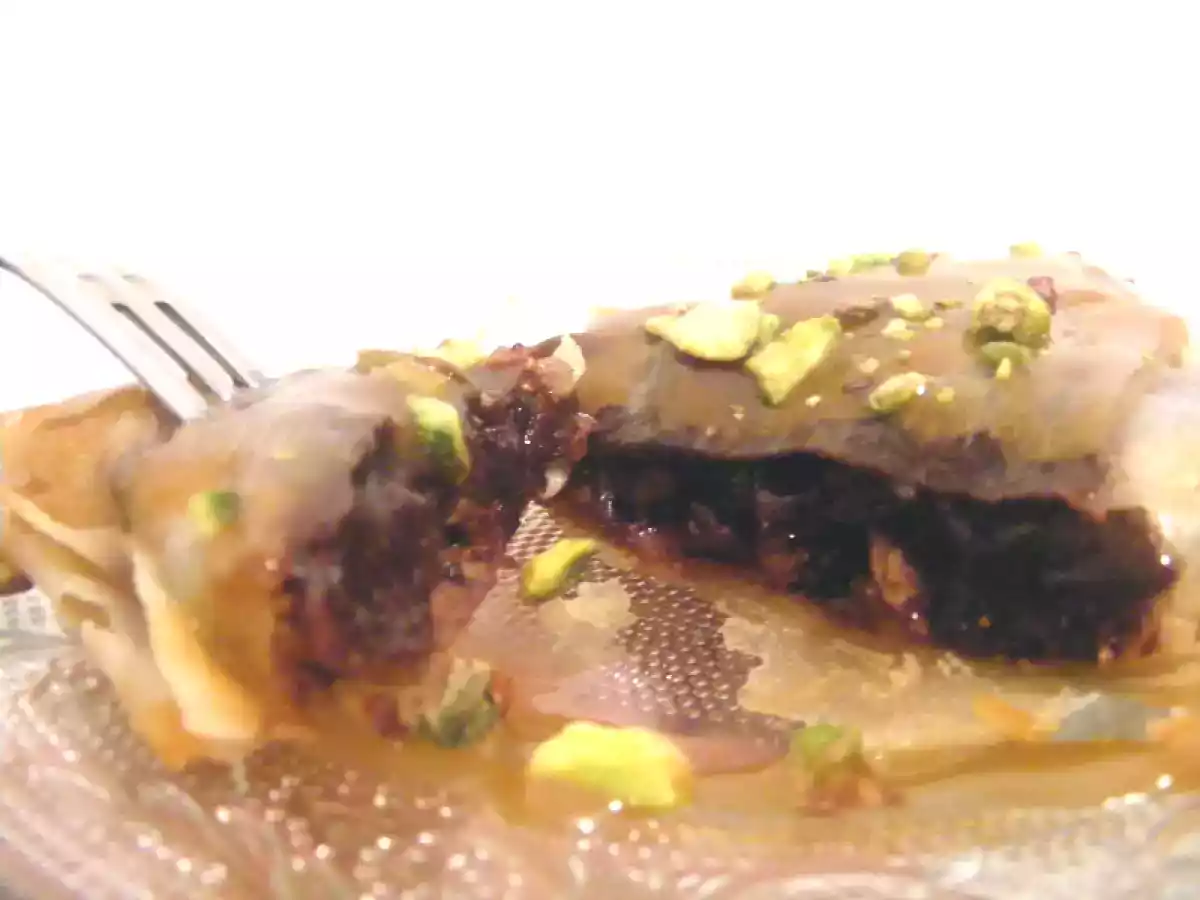 Pastilla au chocolat et aux fruits secs et sa sauce caramel au beurre salé - photo 2