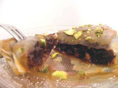 Pastilla au chocolat et aux fruits secs et sa sauce caramel au beurre salé, photo 2