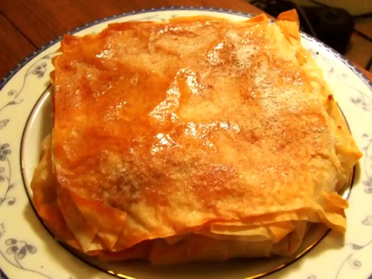 Pastilla aux pomme, raisins secs et cannelle