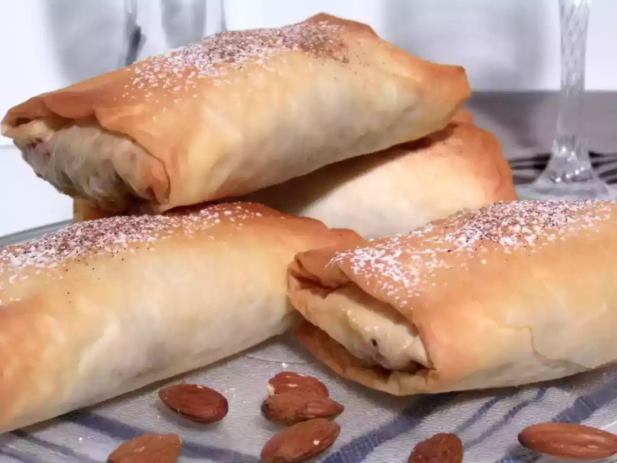 Pastilla de poulet aux amandes