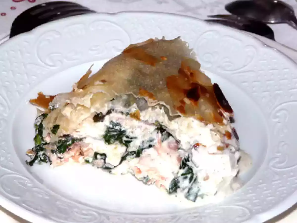 Pastilla de saumon frais aux épinards et aux amandes