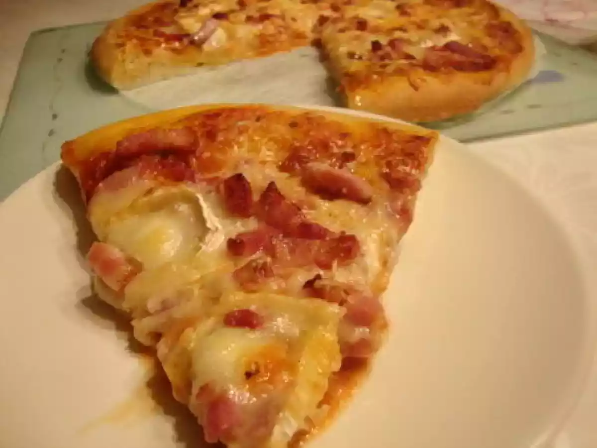 PATE A PIZZA EN MAP GARNIE AU LARDONS ET FROMAGE DE CHEVRE - photo 2