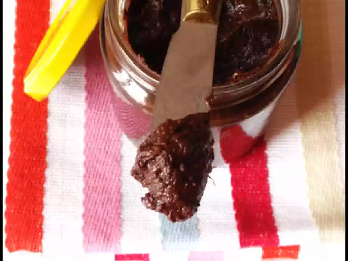 Pâte à tartiner aux pruneaux, amandes et cacao