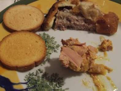 Pâté en croûte maison et foie gras sur toasts chauds - photo 2