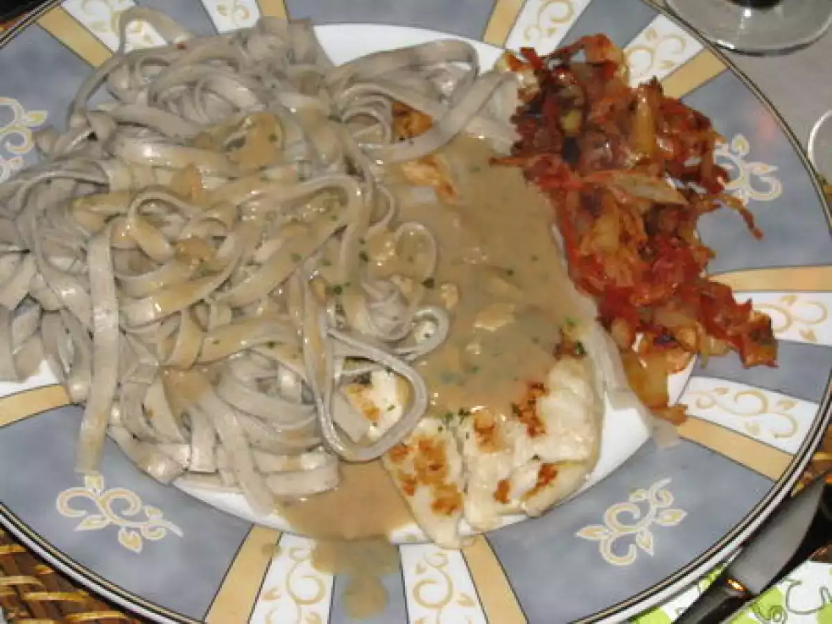 Pâtes à l'huile d'olive et compotée d'oignons et tomates