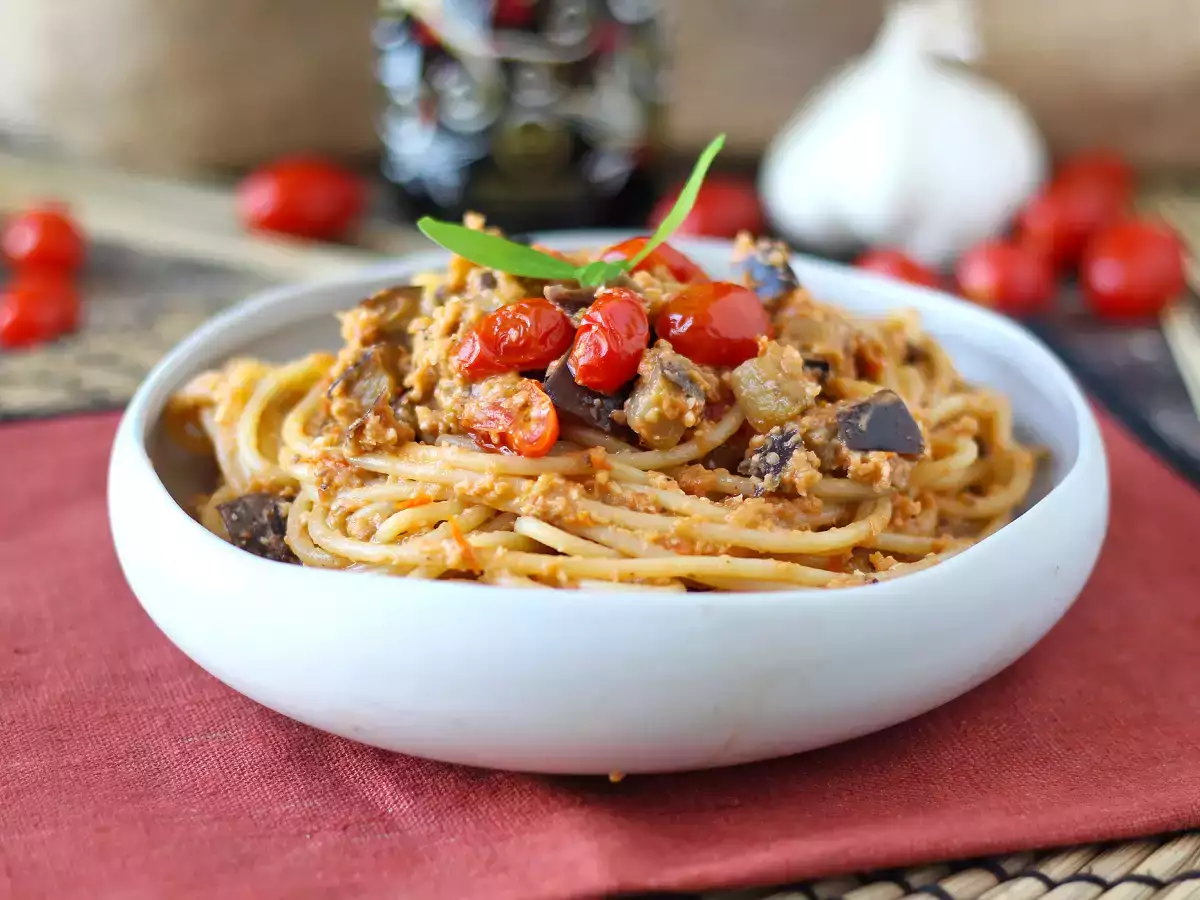 Pâtes à la crème d’aubergine et aux tomates cerises : le plat qui sent bon le soleil !