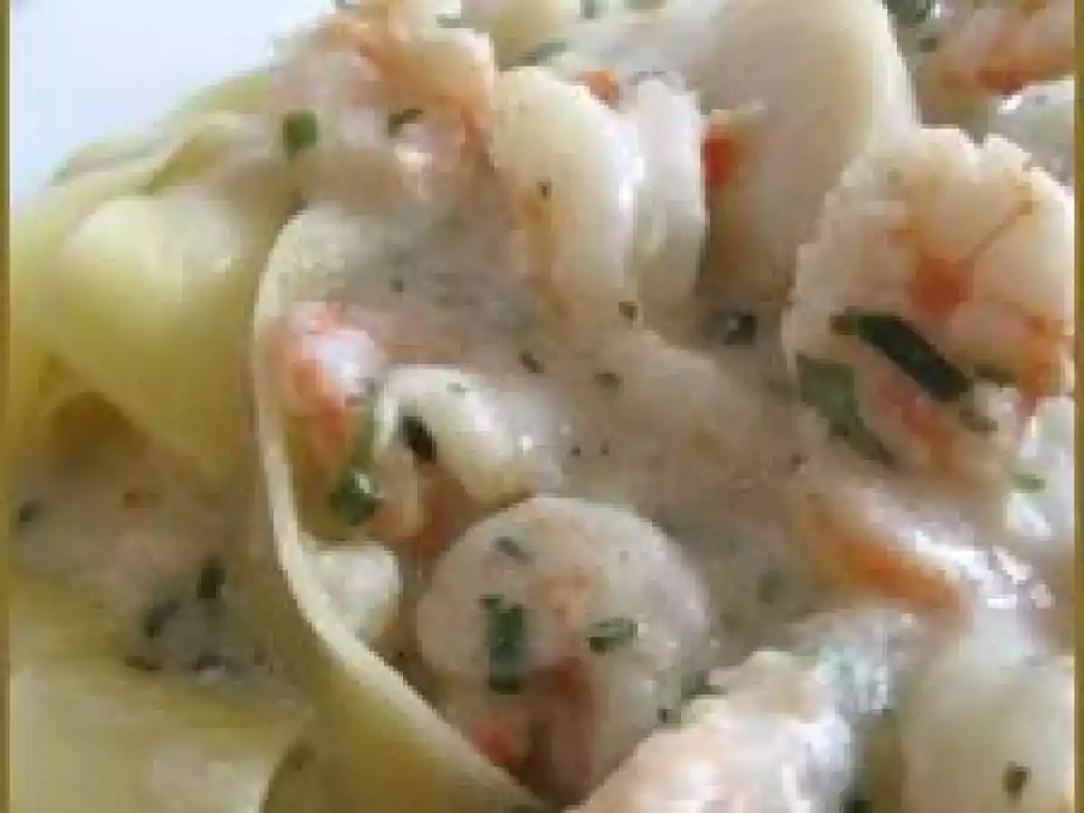 Pâtes à la sauce aux fruits de mer et à la crème. - photo 3