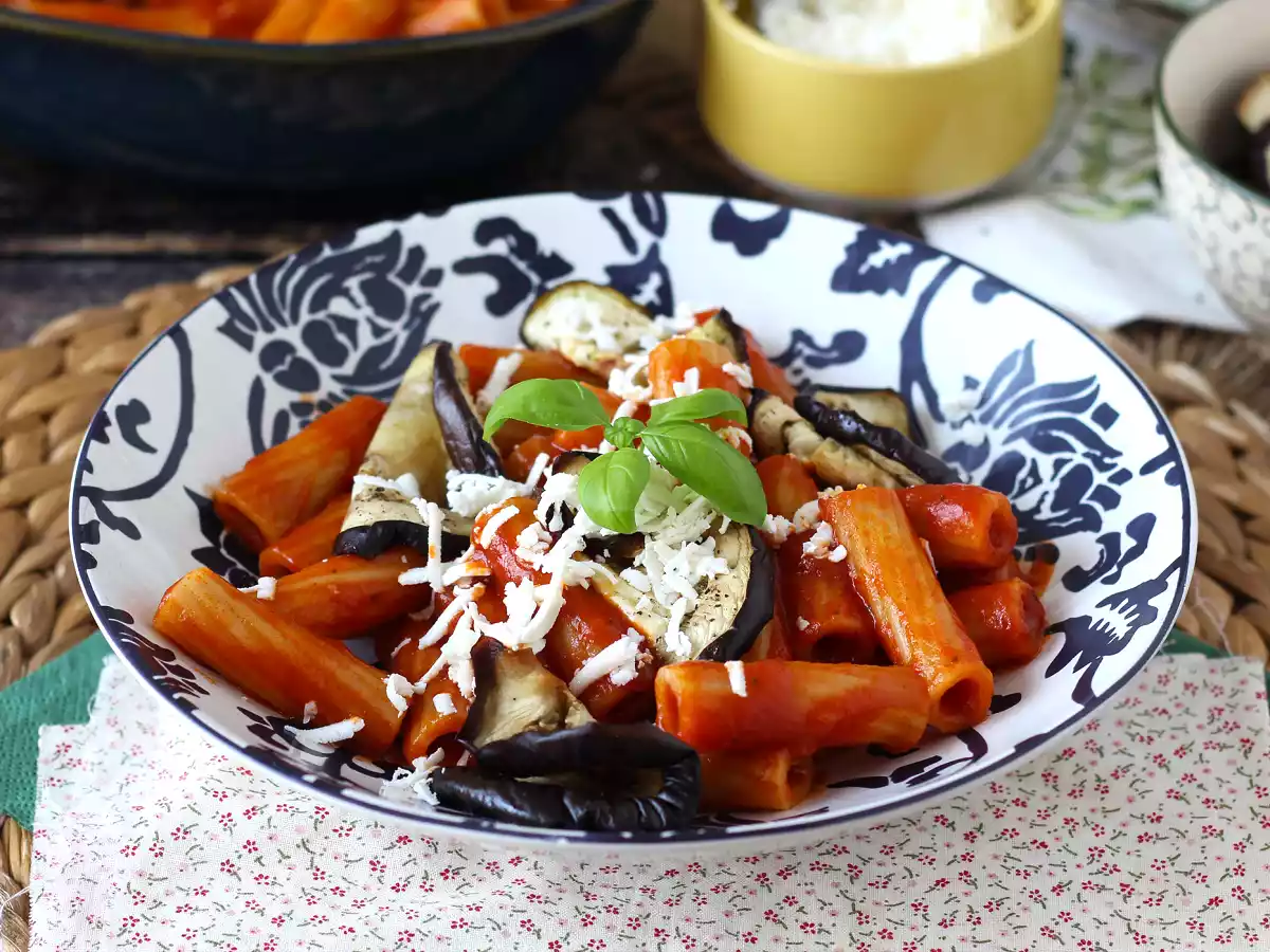 Pâtes à la Sicilienne aux aubergines, la version facile et légère - Pasta alla Norma