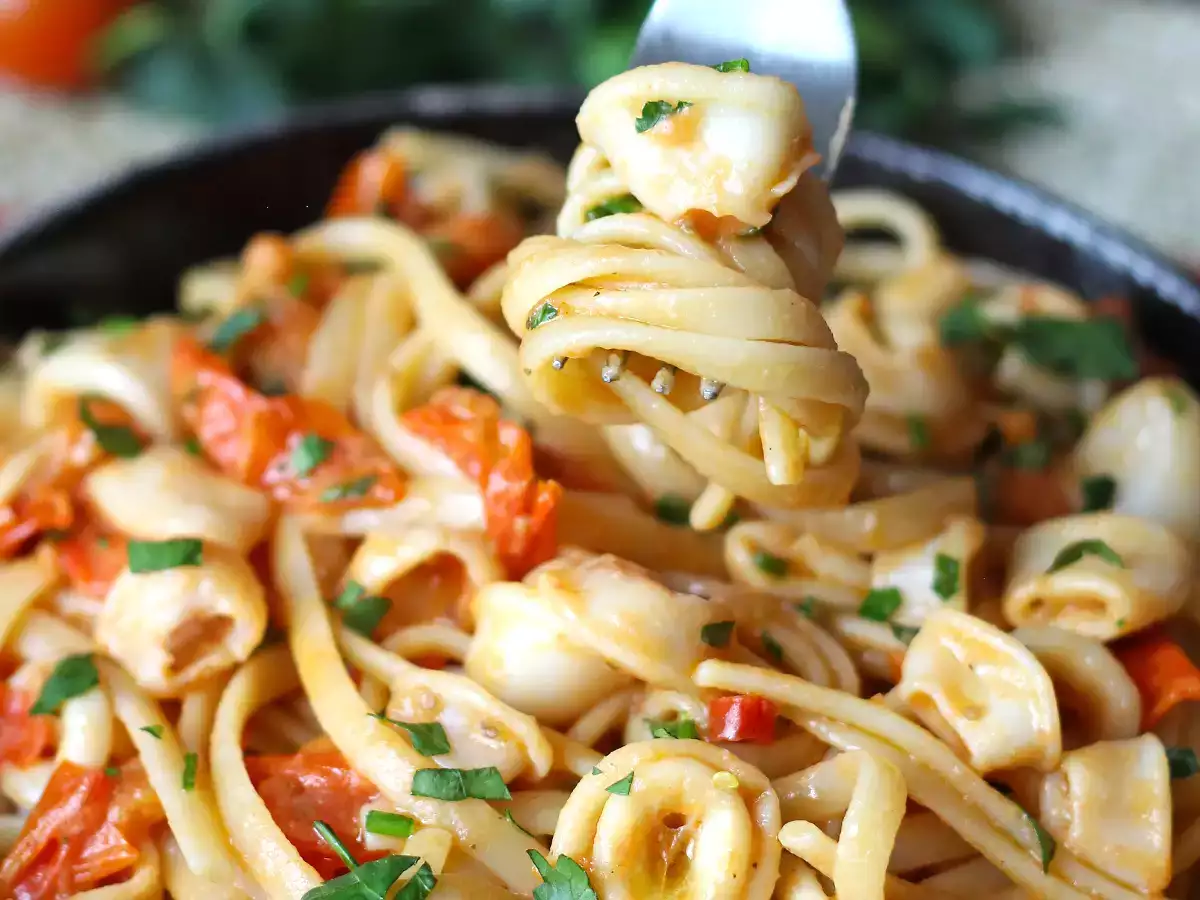 Pâtes à la tomate et aux calamars : une recette simple, parfumée et pleine de goût - photo 6