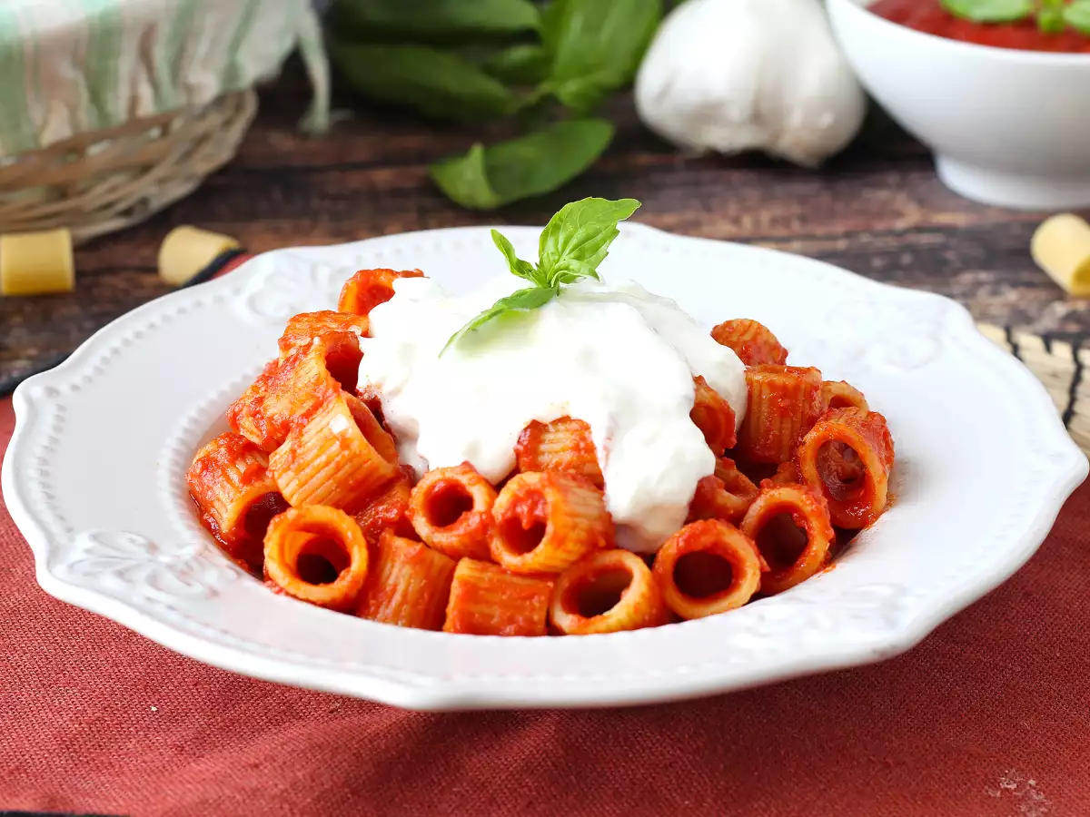 Pâtes à la tomate et stracciatella : un plat gourmand prêt en 10 minutes ! - photo 2