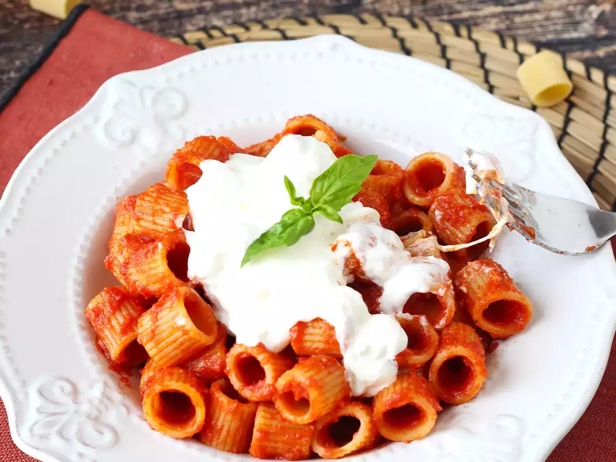 Pâtes à la tomate et stracciatella : un plat gourmand prêt en 10 minutes ! - photo 5