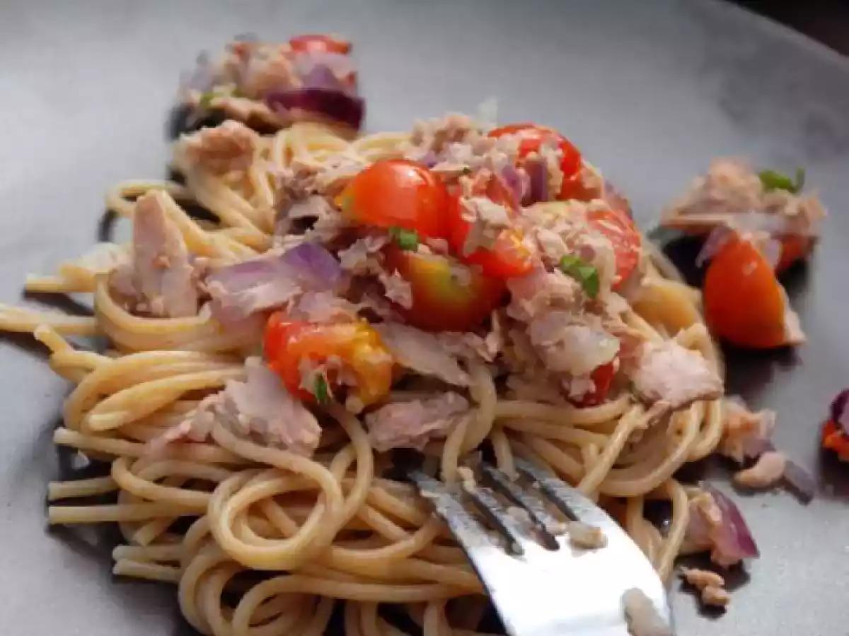 Pâtes au blé complet, thon et tomates cerises