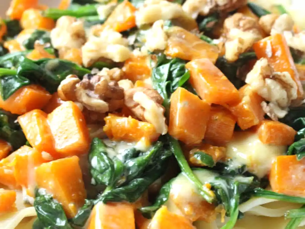 Pâtes au butternut, aux épinards, roquefort et noix