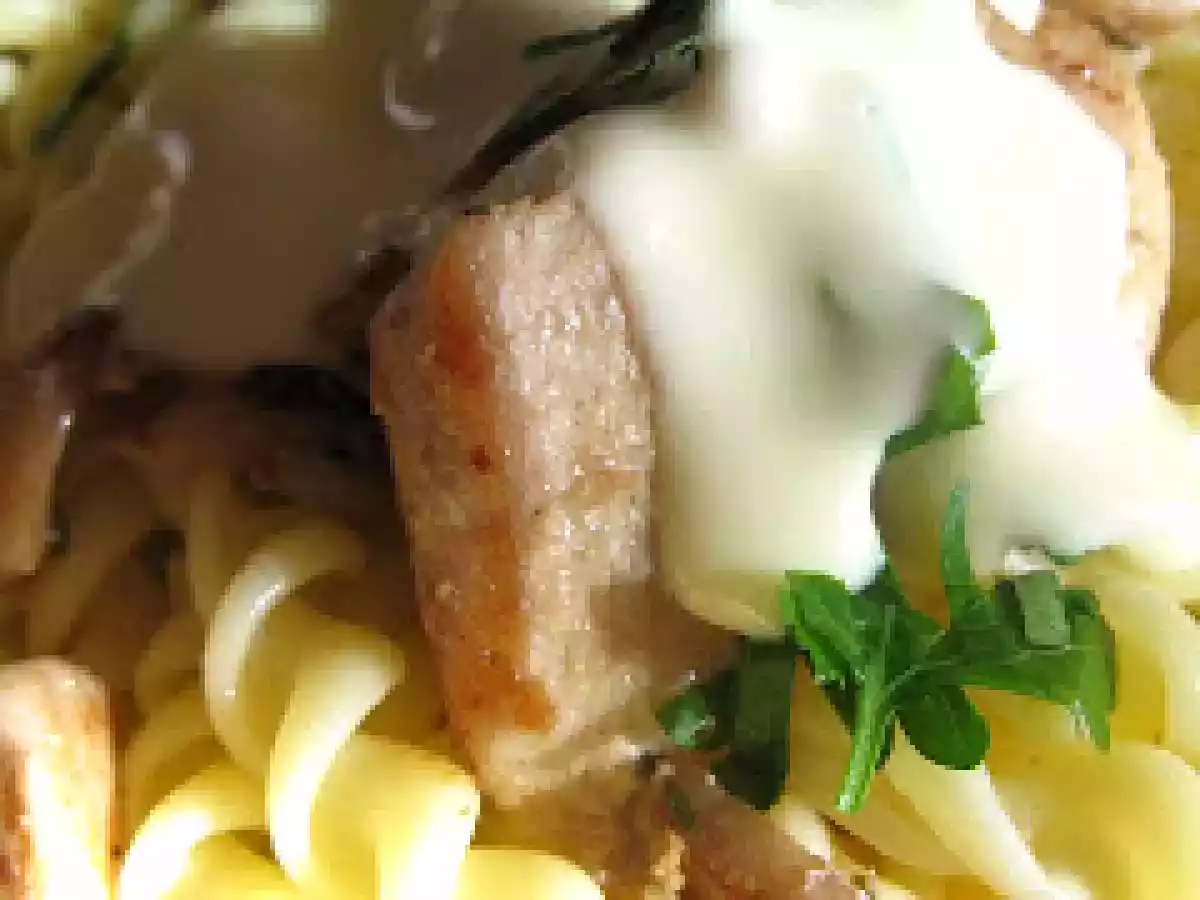 Pâtes au poulet, champignons et sauce à la tomme de savoie