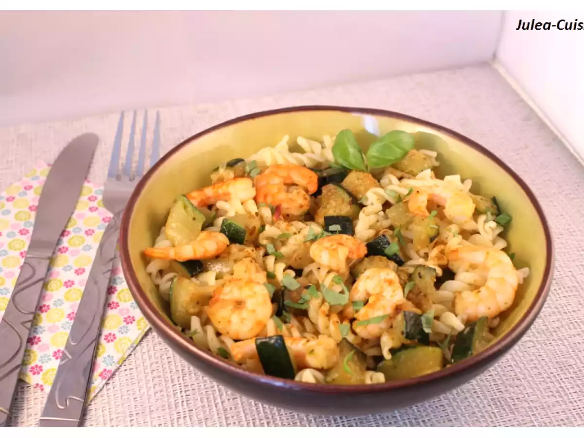 Pâtes aux courgettes, crevettes et épices