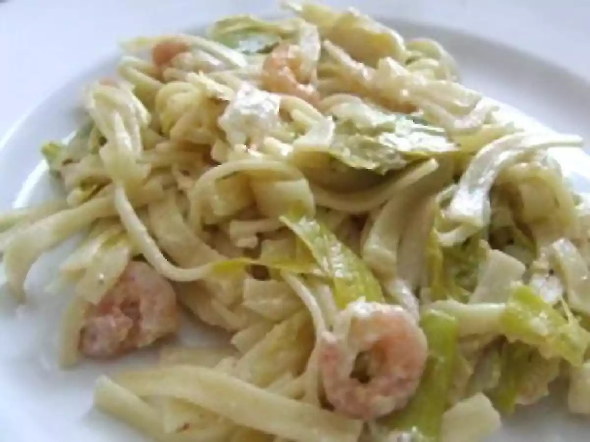 Pâtes aux crevettes et poireaux