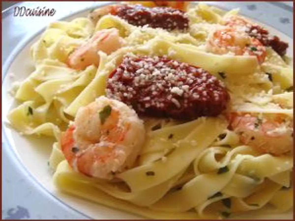 Pâtes aux crevettes (scampis) et aux saveurs d'Italie