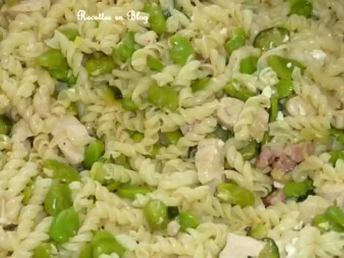 PATES AUX FÈVES, POULET, COURGETTE ET FÊTA