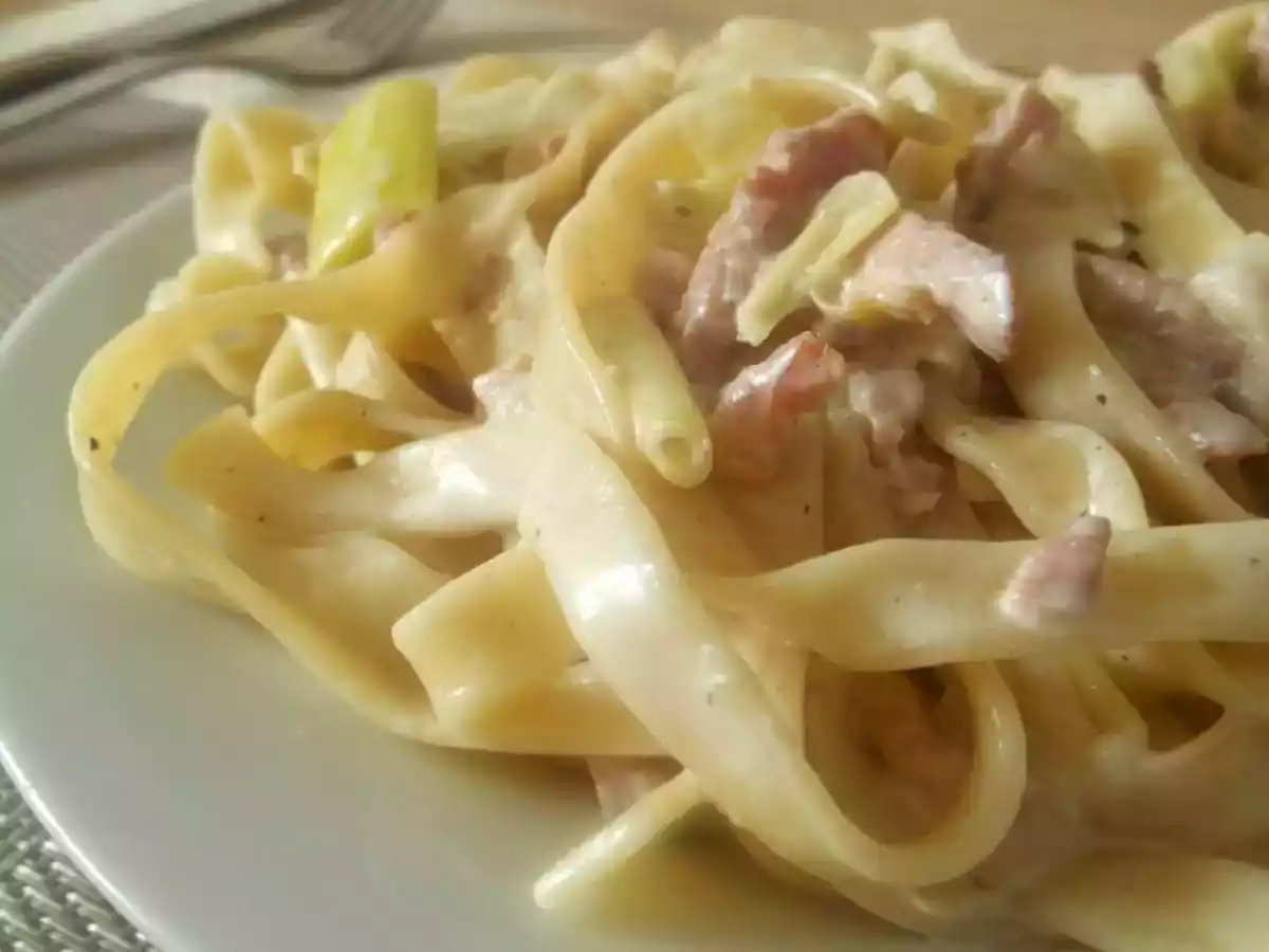 PÂTES AUX POIREAUX & LARDONS