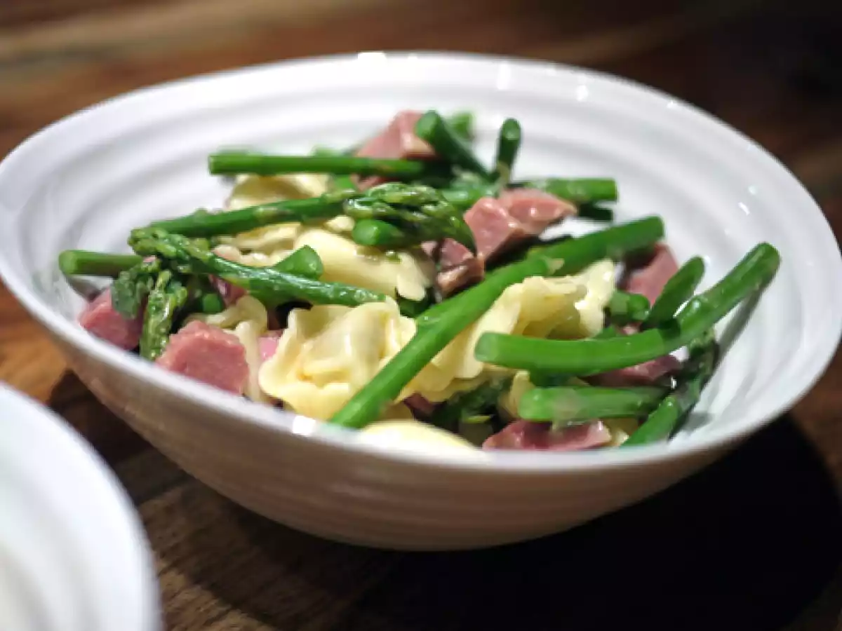 Pâtes carbonara aux asperges et au jambon