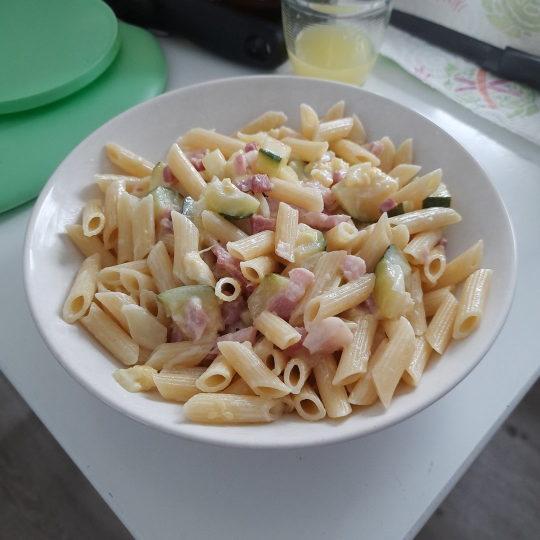 Recette St Moret Pates Recette De Fraicheur De St Moret 18 Pâtes courgettes lardons st morêt - Recette Ptitchef