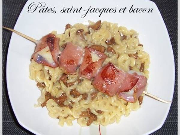 Pâtes façon risotto, brochettes de Saint-Jacques au bacon