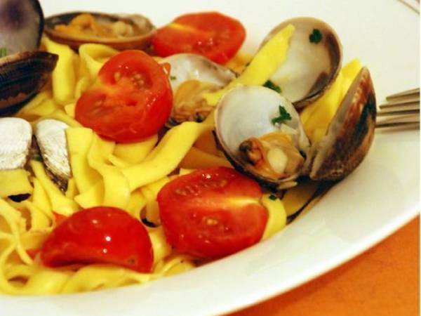 Pâtes fraîches aux palourdes et tomates cerises