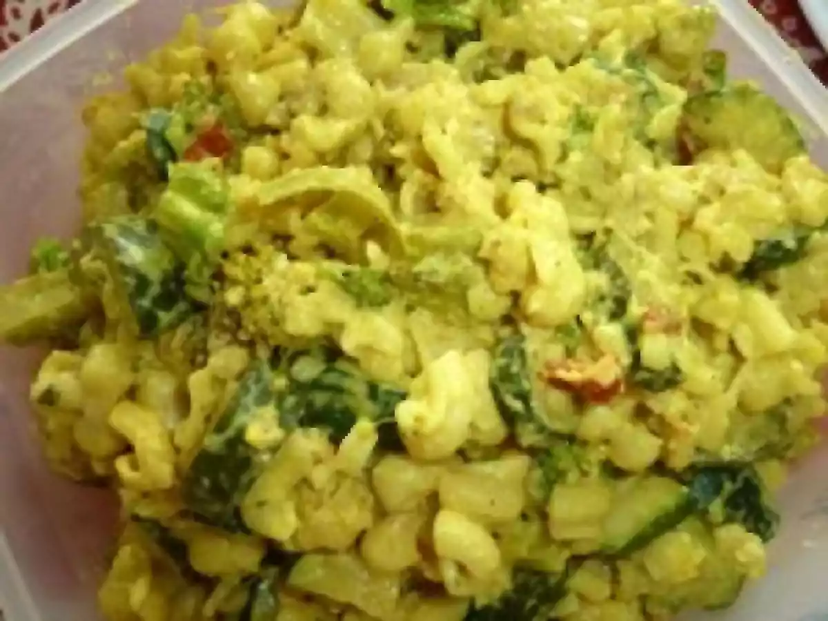 Pâtes jardinière au curcuma et au thon