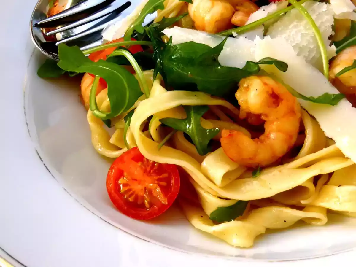 Pates maison aux crevettes à l'ail