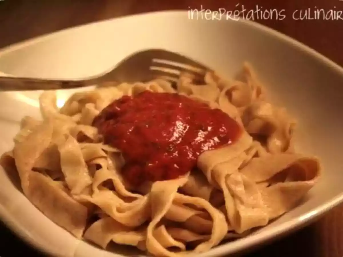 Pâtes maison - tagliatelles complètes.