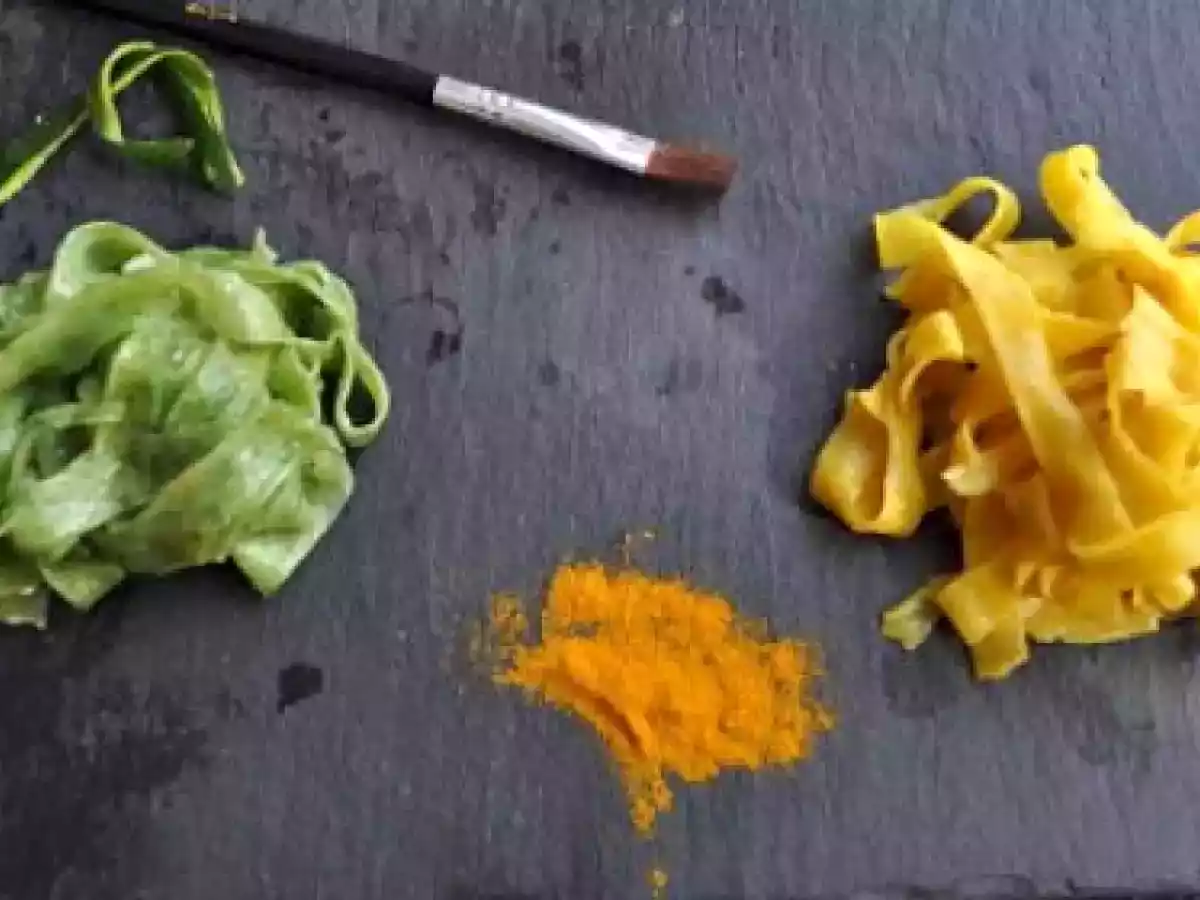 Pâtes maison vertes et jaunes