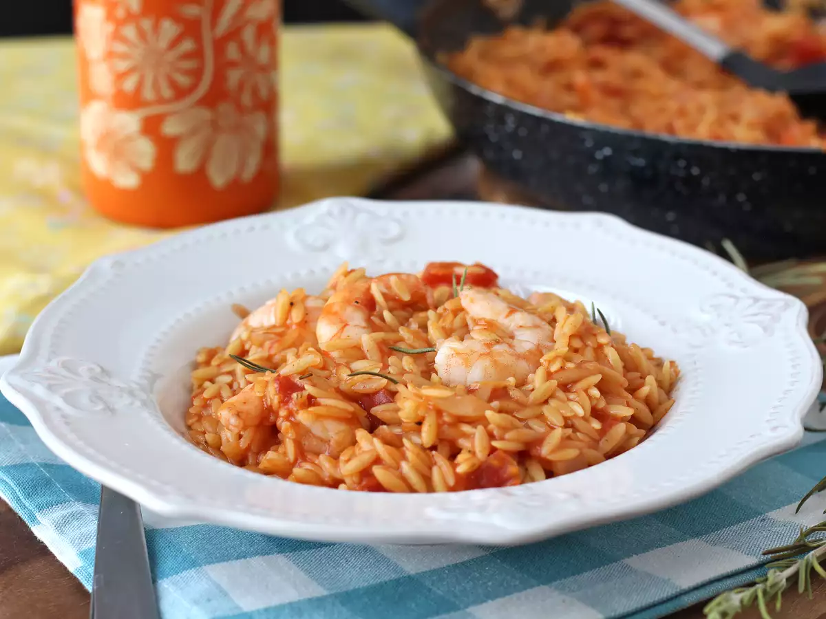Pâtes orzo aux tomates et crevettes cuites comme un risotto - photo 2