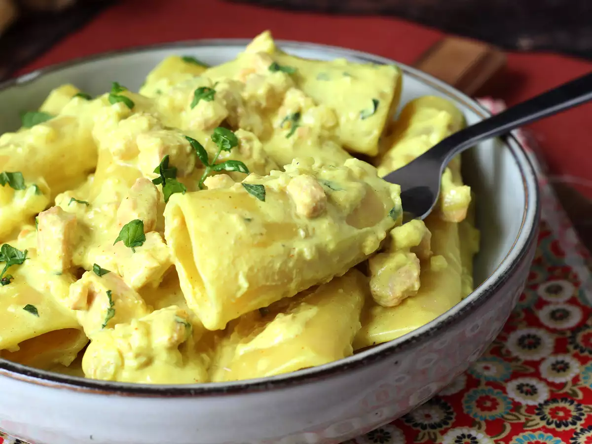 Pâtes paccheri et leur sauce crémeuse au saumon et safran