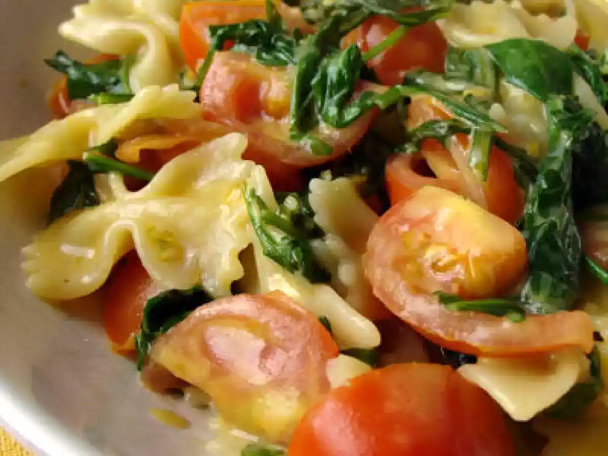 Pâtes roquette - tomate - parmesan